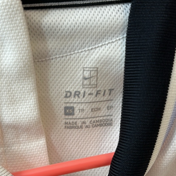 Nike Court “The Bee” Polo Shirt - Picture 4 of 6